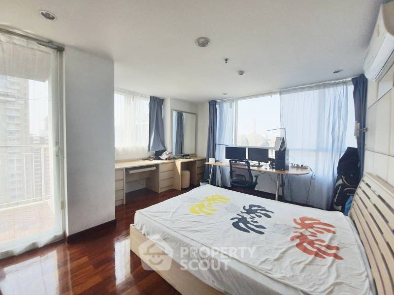 picture 3-BR Condo at Urbana Langsuan Condominium near BTS Ratchadamri (ID 824937) - 3/6