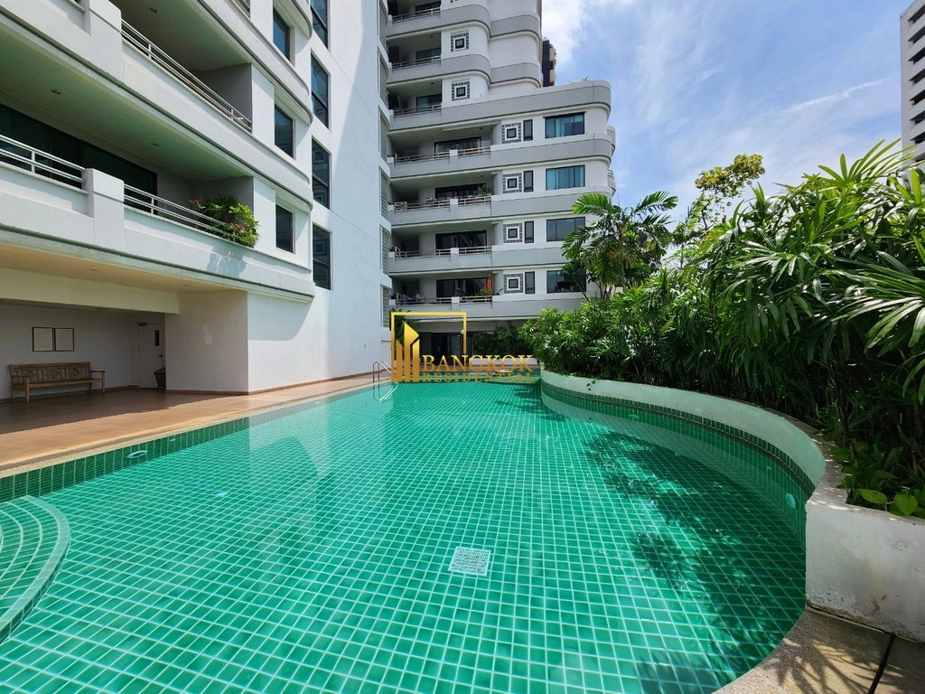 รูป Beautifully Renovated 4 Bedroom Duplex Penthouse in Ekkamai - BR20841AP - รูปที่ 42/57