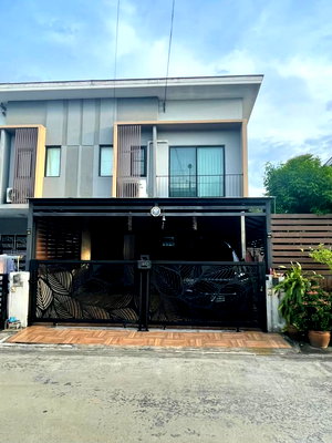 Townhouses for sale Bang Khen : ✅ 2-story townhome for sale, extra large area Close to the Pink Line, only 600 meters ✅ The Connect Ramintra 65