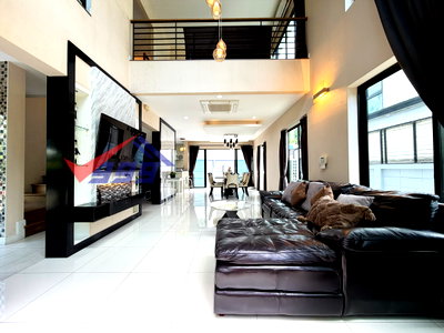 Houses for rent Anya Thani Industrial Estate (Gemopolis) : 🏡 House for Rent: 6 Bedrooms at Baan Lumpini Suanluang Rama 9 REF. 067HSRK