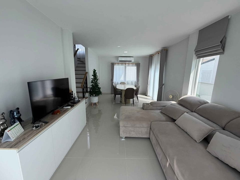 picture For rent Pleno Petchkasem 91 3 bed 3 bath ready to move - 1/16
