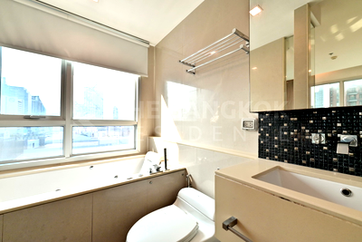 Condos for sale : Room available, ready to move in The Address Asoke near MRT Phetchaburi Station
