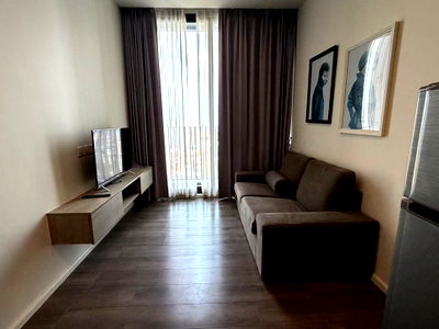 Condos for rent : Whizdom Essence             Sukhumvit