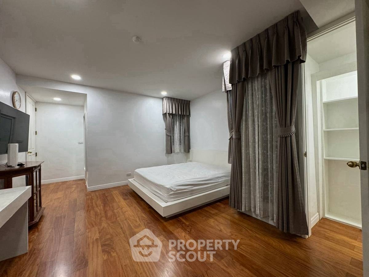 picture 2-BR Condo at Baan Thanon Sarasin Condominium near BTS Ratchadamri (ID 2984791) - 8/12