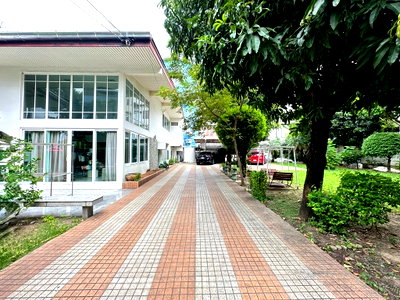 Houses for sale Bangkok : Sale landed house rama9 soi35. 203sq.wah