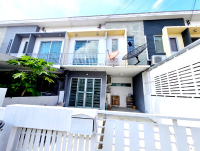 Townhouses for rent Samut Prakarn : ✨ Townhome for Rent, The Connect 10 Bearing Station, 19 sq.wah, 3 Bedrooms, 2 Bathrooms, Only 14,000 THB 🏡💖