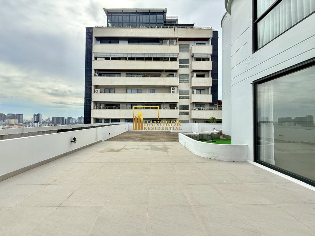รูป Beautifully Renovated 4 Bedroom Duplex Penthouse in Ekkamai - BR20841AP - รูปที่ 5/57