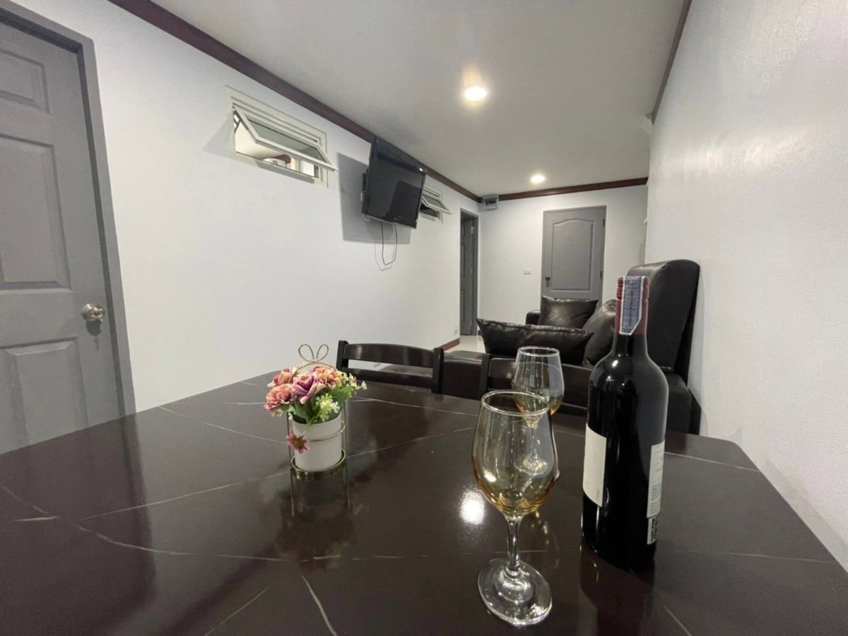 รูป 🏡✨ FOR RENT: 15 Suite— SPACIOUS & COMFORTABLE LIVING!  💰 Rental Price: 17,000 THB/month!!  📍 2 Bedrooms | 1 Bathroom | 47 sq.m. | 5th Floor - รูปที่ 5/9