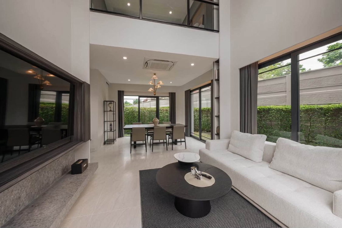 รูป RS6406 ให้เช่า  Baan Klang Muang Classe Sukhumvit 77 ทาวน์โฮมหรู 3 ชั้น สไตล์ Modern Luxury ใกล้ BTS อ่อนนุช - รูปที่ 2/14