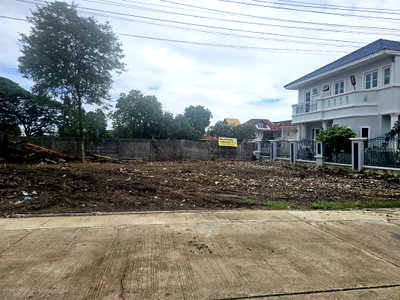 Land for sale Bang Plee Samut Prakarn : Land for sale, already filled, Soi Ekphailin Village 15, near Srinakarin Road, good location, suitable for building a house, size 84 sq m.