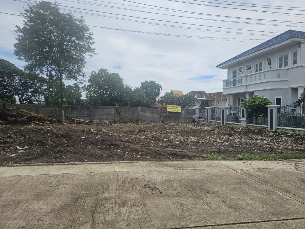 รูป ขายที่ดิน ถมแล้ว ซอยหมู่บ้านเอกไพลิน 15 ใกล้ ถนน ศรีนครินทร์ ทำเลดี เหมาะสร้างบ้าน ขนาด 84 ตร.ว - รูปที่ 1/12