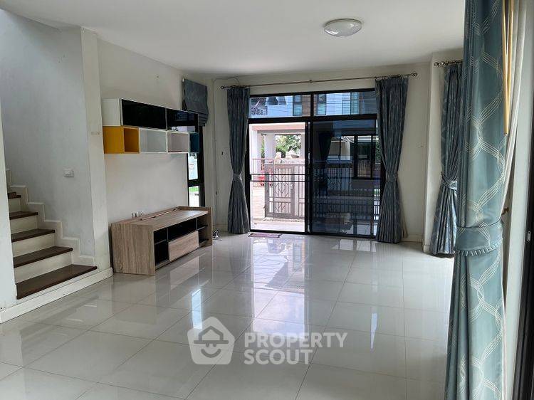 picture 3-BR House at Saransiri Phaholyotin - Saimai in Sai Mai (ID 2984797) - 8/11