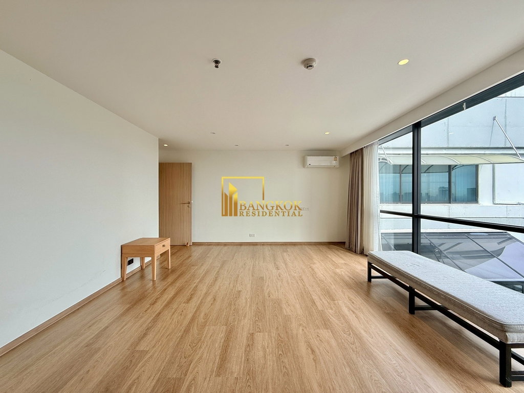 รูป Beautifully Renovated 4 Bedroom Duplex Penthouse in Ekkamai - BR20841AP - รูปที่ 29/57