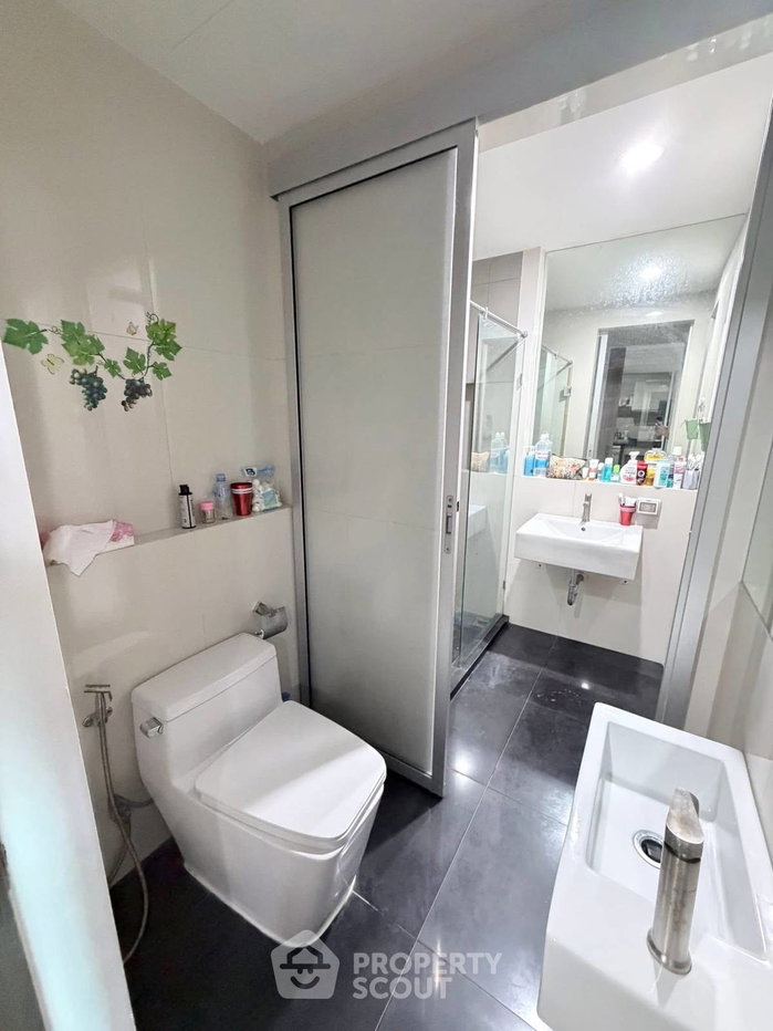 picture 2-BR Condo at Rhythm Sathorn-Narathiwas near BTS Chong Nonsi (ID 2984908) - 4/6