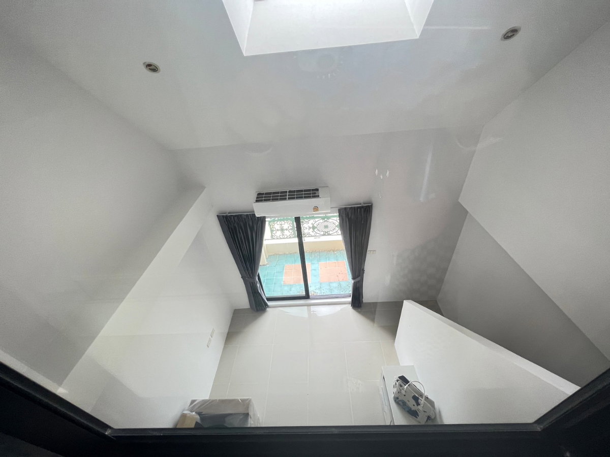 picture Beautiful 2-Story Duplex Condo! Newly Renovated - 5/16