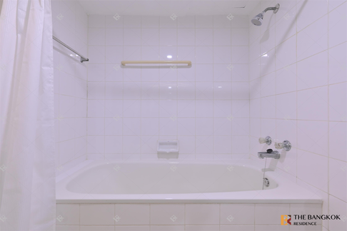 Baan Suanpetch near BTS Phrom Phong Ready-to-move-in Condo, Central City Location