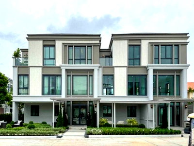 Townhouses for rent Suan Luang : RS6406 For Rent: Baan Klang Muang Classe Sukhumvit 77, a luxurious 3-story Modern Luxury townhome near BTS On Nut.