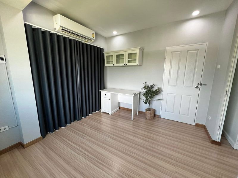 picture Single house for sale, corner unit, end unit, Ban Bueng, Chonburi. Good air, quiet and peaceful. - 8/16