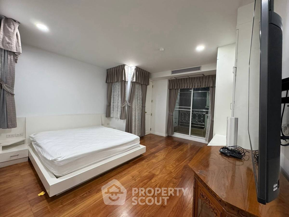 picture 2-BR Condo at Baan Thanon Sarasin Condominium near BTS Ratchadamri (ID 2984791) - 9/12
