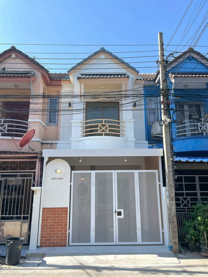 รูป ขายทาวน์เฮ้าส์มินิมอล รีโนเวทใหม่ หมู่บ้านร่มโพธิ์ บางบัวทอง ใกล้ MRT บางพลู และเซ็นทรัลเวสต์เกต พร้อมอยู่ ฟรีโอน! - รูปที่ 1/19