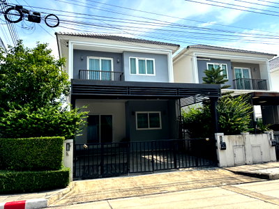 Houses for rent Anya Thani Industrial Estate (Gemopolis) : Twin houses for Reat at Chuan Chuen Park On Nut-Outer Ring Road – New twin houses in single-house style.