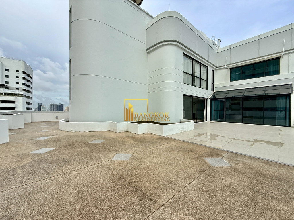 รูป Beautifully Renovated 4 Bedroom Duplex Penthouse in Ekkamai - BR20841AP - รูปที่ 9/57