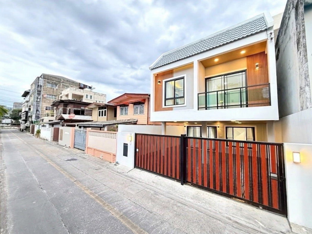รูป Call : 090-895-9717 ขายบ้านเดี่ยวรีโนเวทใหม่ 3 ห้องนอน 3 ห้องน้ำ ซอยจรัญสนิทวงศ์ 46 บางยี่ขัน บางพลัด ใกล้ MRT บางยี่ขัน 3 นาที - รูปที่ 2/13