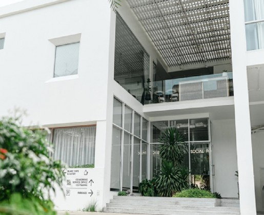 รูป ให้เช่าอาคารสำนักงาน 2 ชั้น ทำเล ซอยศรีนครินทร์ ต้น ๆ เข้าซอยไม่ลึก / ห่างสถานีศรีกรีฑา เพียง 300 เมตร / จอดรถกว่า 30 คัน / เพดานสูง / จดบริษัทได้ - รูปที่ 5/9