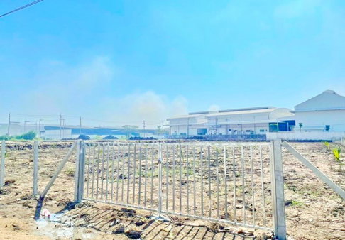 สถานตากอากาศบางปู 4.9 กม. สุวรรณบุตร 1 ที่ดิน 2ไร่ 800 ตร.ว. หรือ 3,200 ตร.ม. รร.สาธิตบางนา 4กม. ใกล้เซาธ์อีสท์บางกอก 2.8 กม.