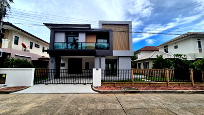 Houses for sale Esplanade Ngamwongwan-Khaerai : SALE Detached-House  BURASIRI SANAMBINNAM near CENTRAL NORTHVILLE