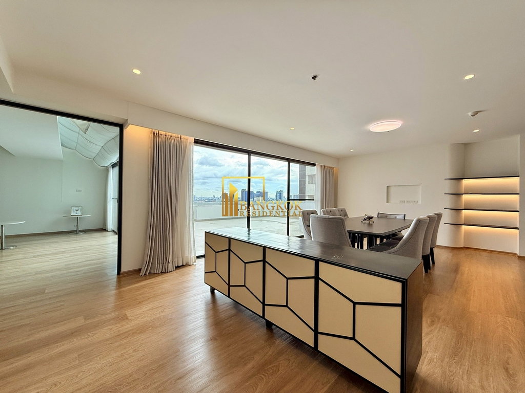 รูป Beautifully Renovated 4 Bedroom Duplex Penthouse in Ekkamai - BR20841AP - รูปที่ 7/57