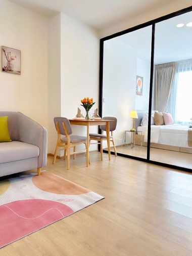 T246 Condo for rent Chewathai Kaset-Navamin, near Kaset University, 35 square metres wide room. Fully furnished, super special discount.