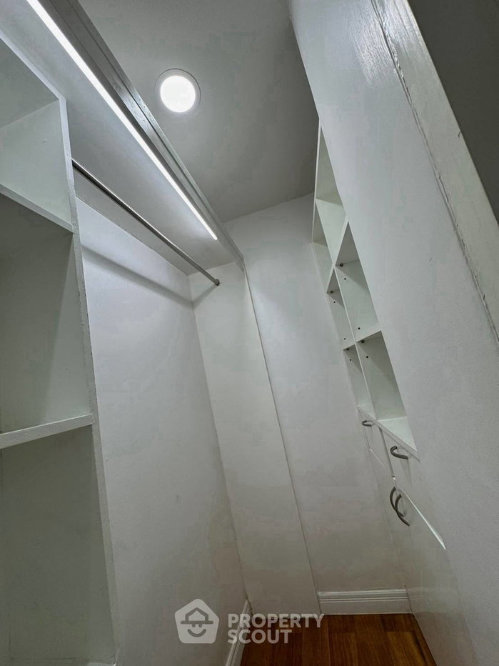 picture 2-BR Condo at Baan Thanon Sarasin Condominium near BTS Ratchadamri (ID 2984791) - 6/12