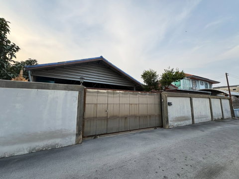 For rent House with Warehouse 89 wah located at Bangkae, Kanlapapruek