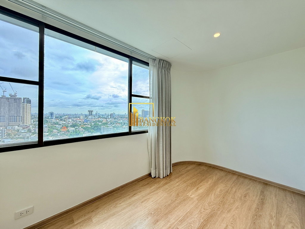 รูป Beautifully Renovated 4 Bedroom Duplex Penthouse in Ekkamai - BR20841AP - รูปที่ 12/57