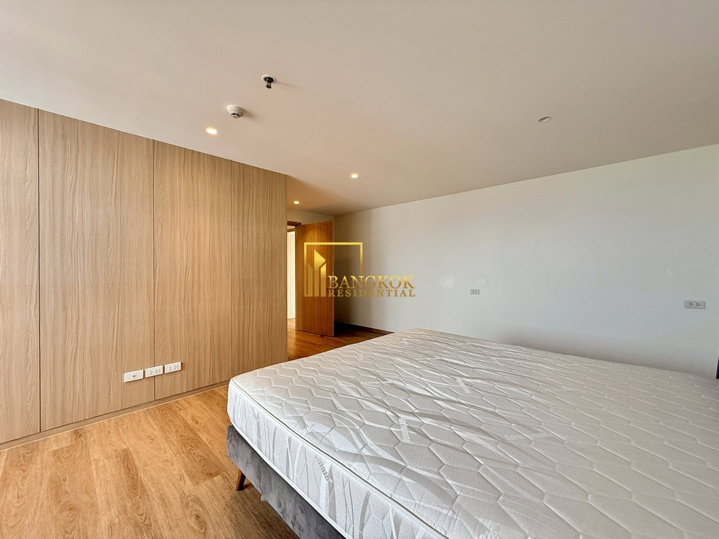 รูป Beautifully Renovated 4 Bedroom Duplex Penthouse in Ekkamai - BR20841AP - รูปที่ 32/57