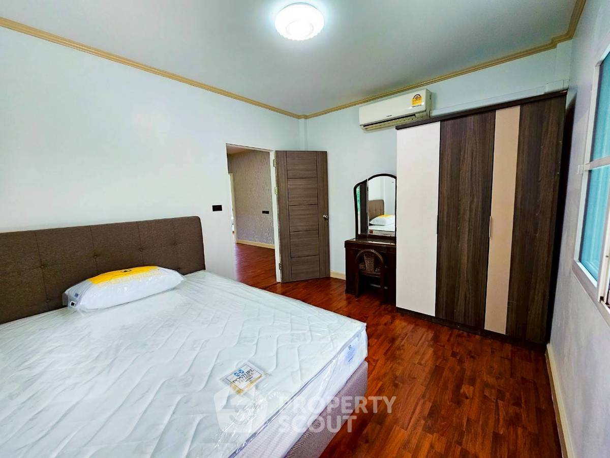 picture 4-BR House in Chai Sathan (ID 2989602) - 7/32