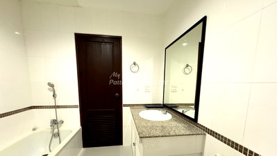 Condos for sale : 🛏️ Studio - 🛁 1 Bath - 🏙️ Pool View - 🌏 FOREIGN name - 🏢 TW Jomtien Beach Condominium Pattaya - Ref: TW08