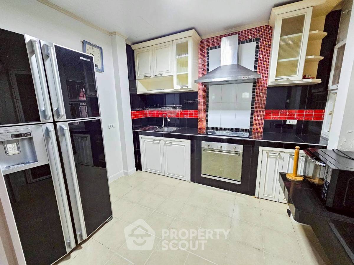 picture 5-BR House in Chai Sathan (ID 2989667) - 10/22