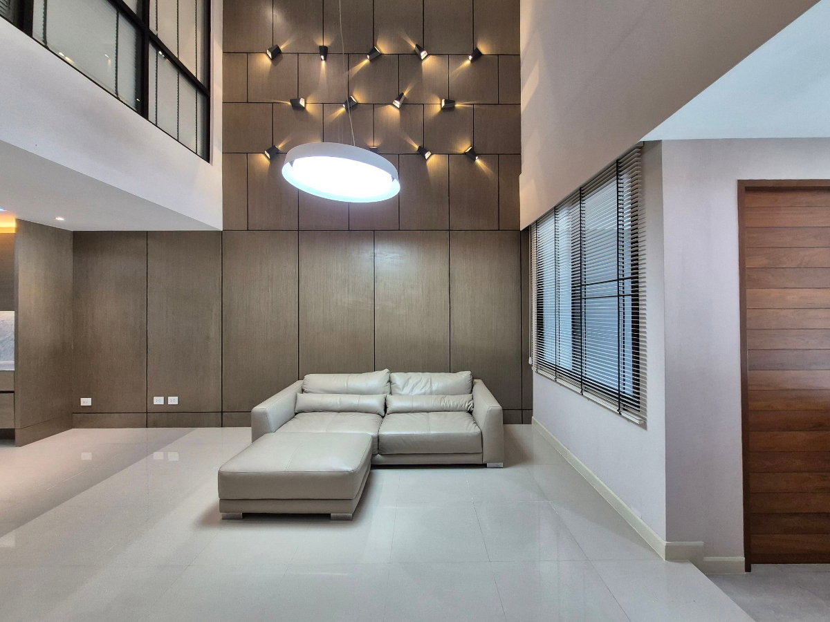 รูป Modern Luxury TownHome⭐3 Bedroom⭐Krungthep Kreetha Road - รูปที่ 6/30
