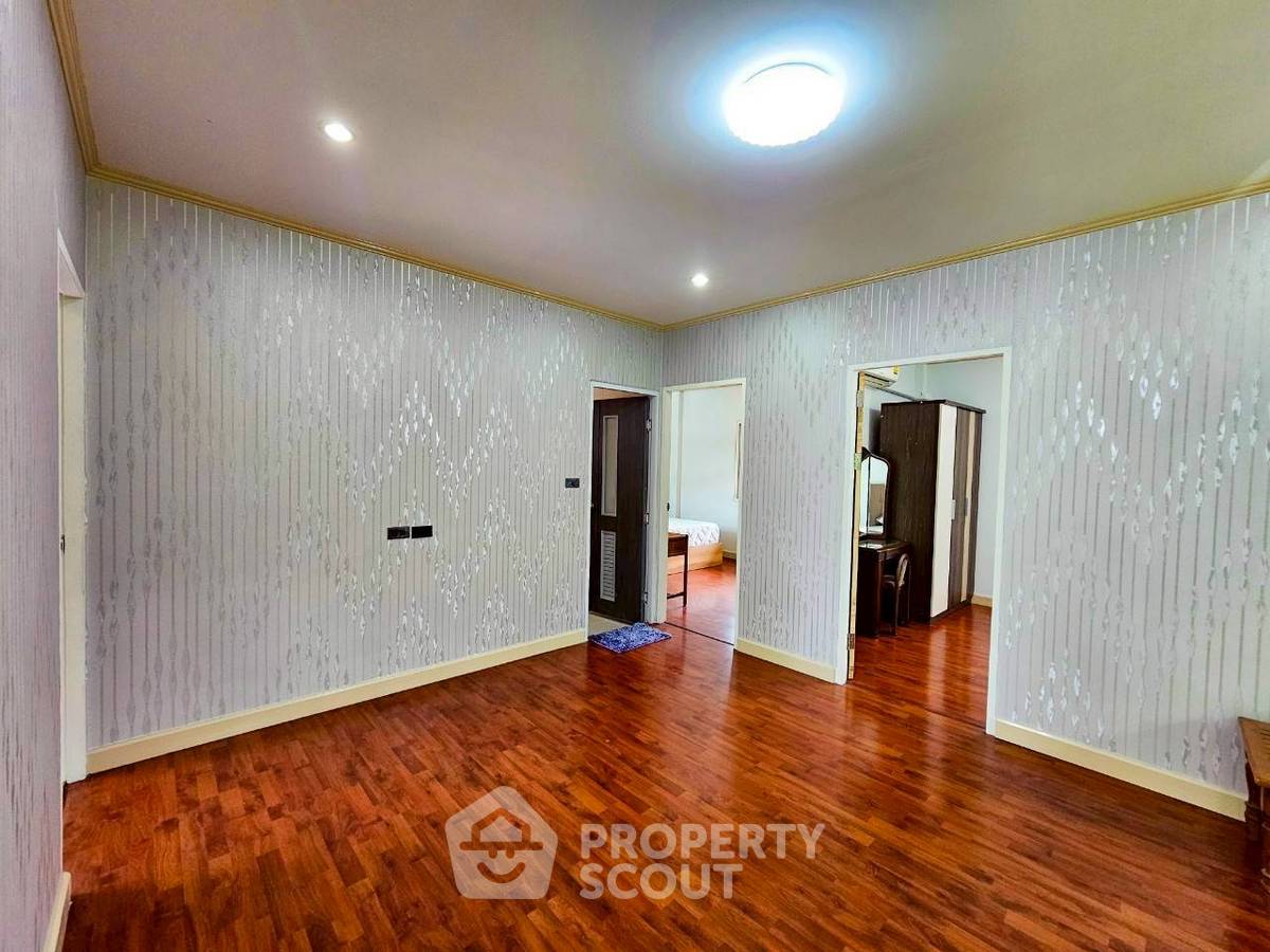 picture 4-BR House in Chai Sathan (ID 2989602) - 19/32