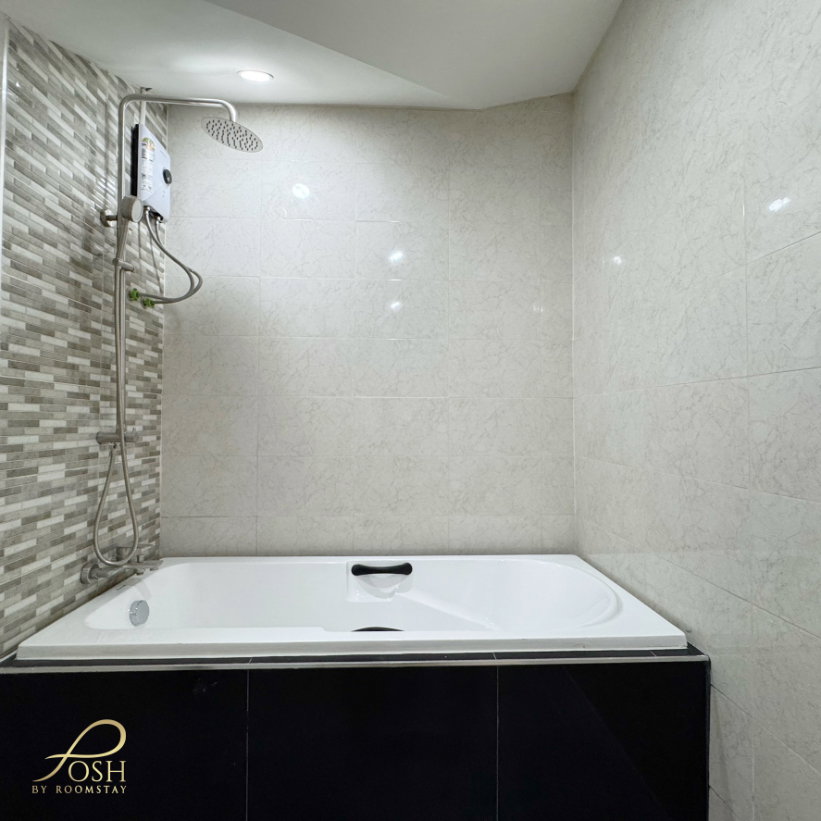 รูป ภูเก็ตวิลล่าสาม Phuket Villa3  รีโนเวทและต่อเติมทั้งหลังในสไตล์โมเดิร์น มาพร้อมอ่างอาบน้ำ ถนนหน้าบ้านกว้างไม่แออัด - รูปที่ 4/19