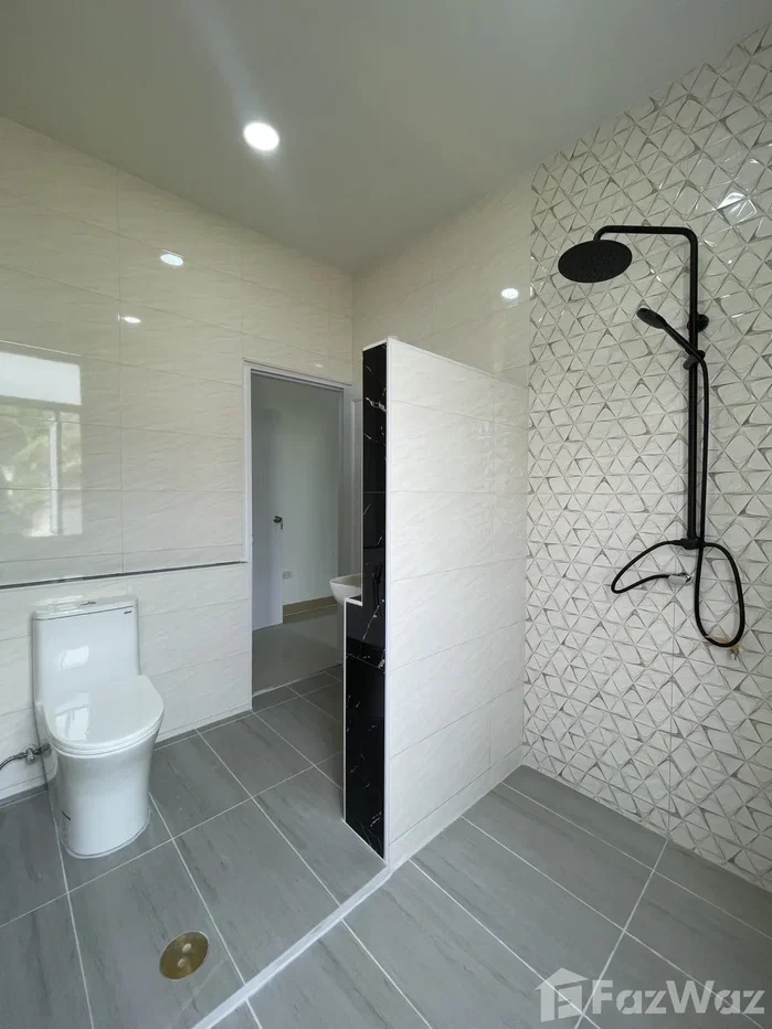 รูป Corner Semi-Detached House in Town – No Direct Neighbors 6459207 - รูปที่ 7/25