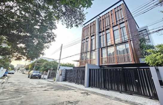 รูป ขาย บ้านแฝด Pool Villa 3.5 ชั้น พระราม 9 ซอย 51 รีโนเวทใหม่ทั้งหลัง 43 ตร.วา - รูปที่ 1/12