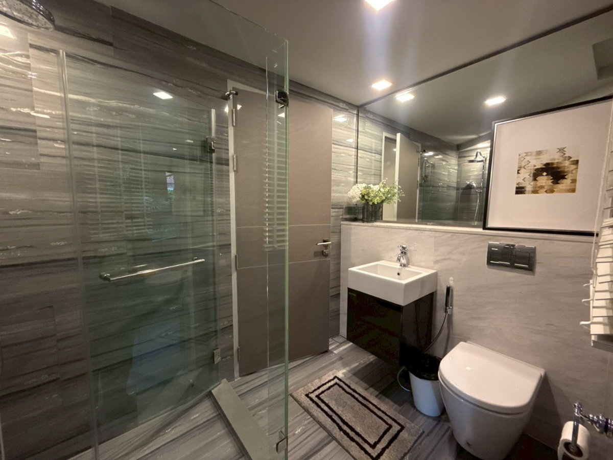 รูป 🌿 Duplex หรู Pet-Friendly 🐾 ฟีล Pool Access ใจกลางพร้อมพงษ์ 💚 3 ห้องนอนสุด private ใกล้ BTS 🚆 เหลือ 140K/เดือน ✨ - รูปที่ 10/12
