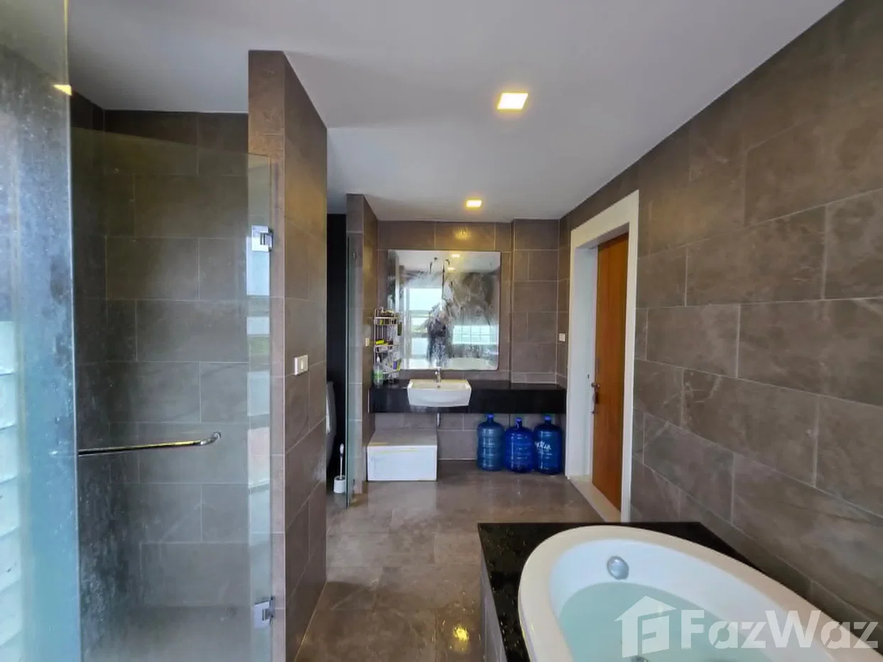 picture Fully Renovated Corner Home with Solar System & Offices 6383912 - 17/22