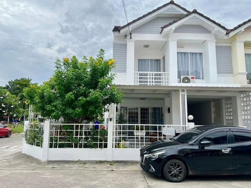 รูป ขายด่วน! บ้านแฝดรีโนเวทใหม่ ทำเลดี อ่าวอุดม ศรีราชา พร้อมอยู่  - รูปที่ 8/8