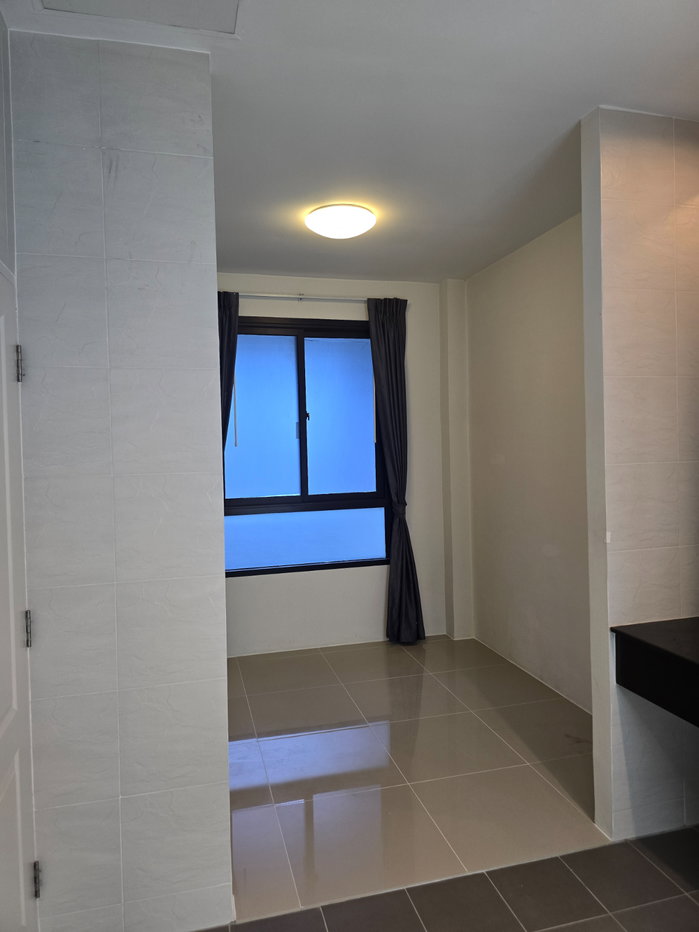 รูป บ้านแฝด 3 ชั้น 45 ตร.วา หลังมุม แปลงสวย จอดรถได้ 6 คัน - รูปที่ 22/22