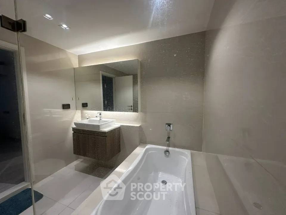 รูป คอนโด 2-ห้องนอน ที่ วีธารา สุขุมวิท 36 ใกล้ BTS ทองหล่อ (ID 2988882) - รูปที่ 13/16