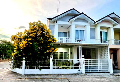 บ้านแฝด รร.วัดมโนรม : ขายด่วน! บ้านแฝดรีโนเวทใหม่ ทำเลดี อ่าวอุดม ศรีราชา พร้อมอยู่ 